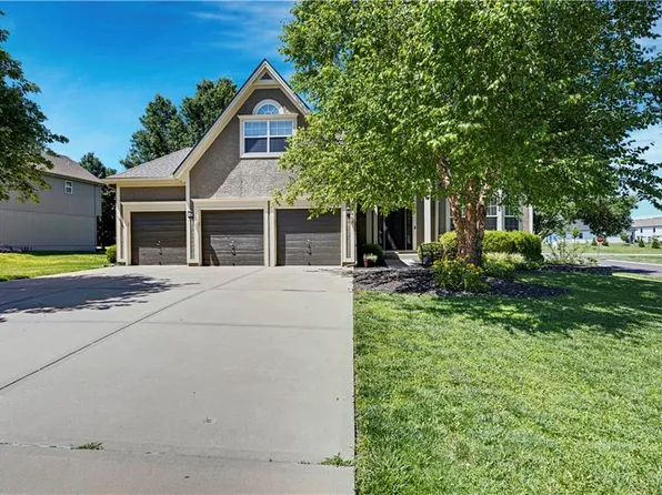 19480 W 207th Ter, Spring Hill, KS 66083