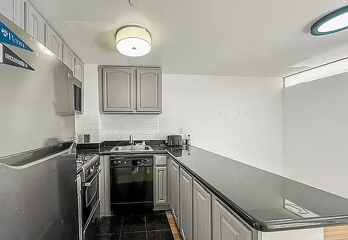 212 East 10th Street — Photo 4