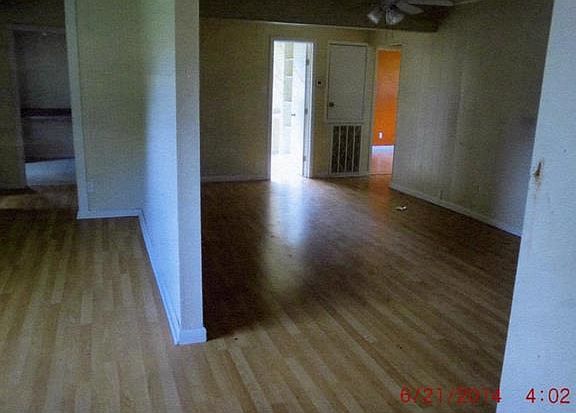 2nd image of 907 Linden St