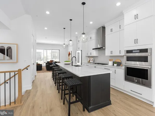 8622 Erdem Pl, Chevy Chase, MD 20815
