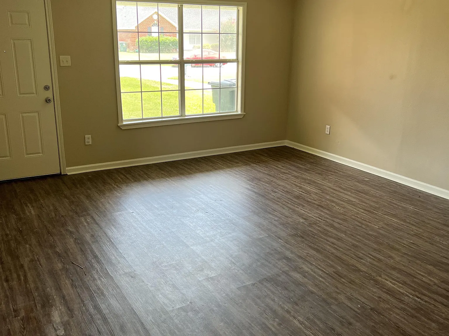 1504 N Vintage Ln — Photo 3