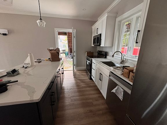 4th image of 80 Court St #D