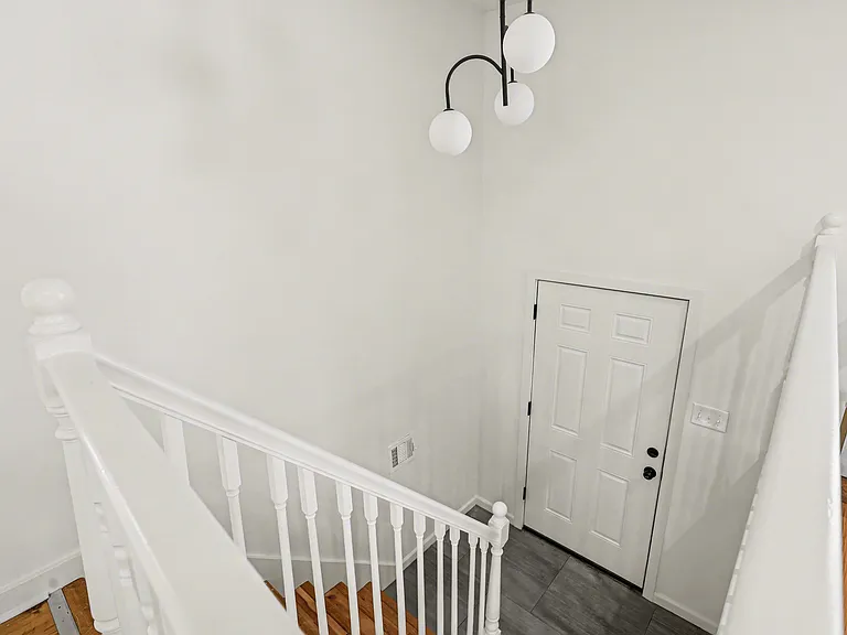 11939 Smalley Ave — Photo 3