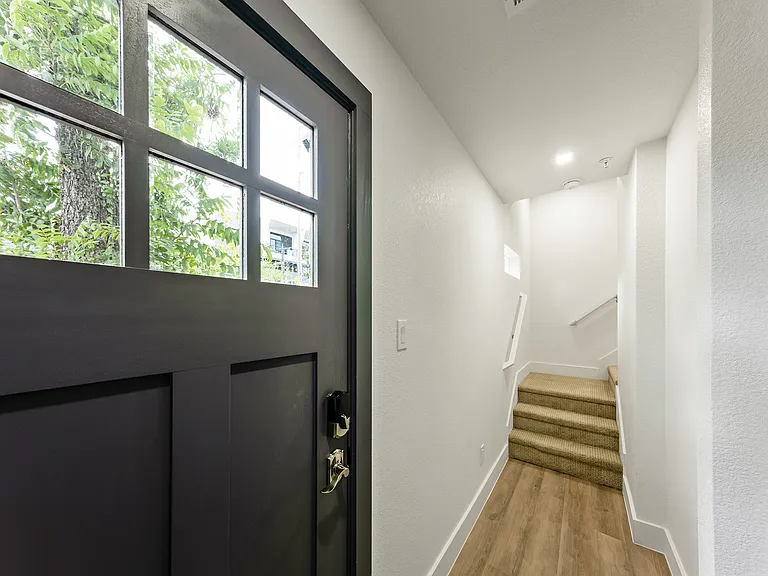 1004 Travis Ave #112 — Photo 33