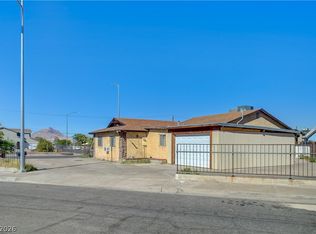 1724 Palm St, Henderson, NV 89011