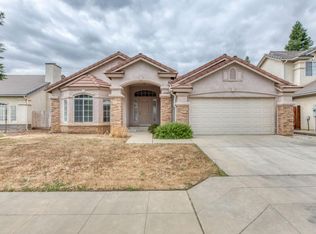 2830 E Pryor Dr, Fresno, CA