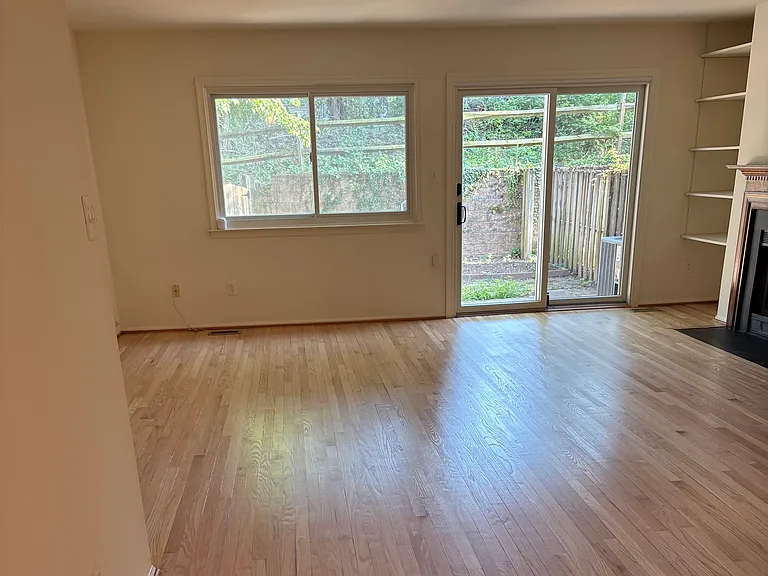 7255 Brookfalls Ter — Photo 1
