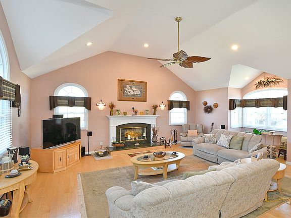 5th image of 21 Franklin Ave