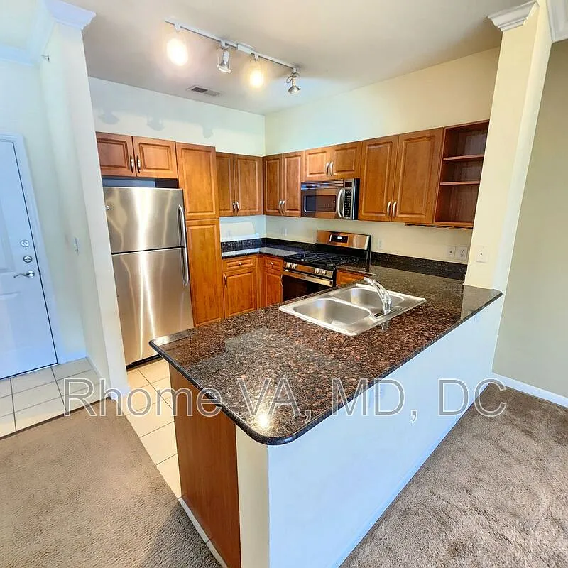 1 bed, 1.0 bath, 731 sqft, $1,900 — Photo 1