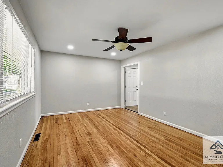 7317 Elm St — Photo 4