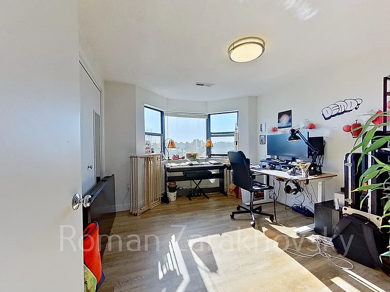 18 Webster Ave #3 — Photo 4
