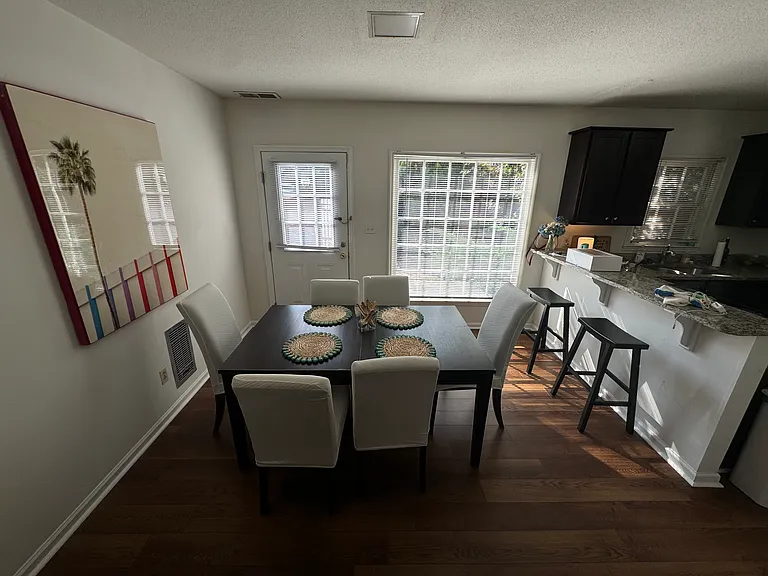 525 Waddell St #10 — Photo 4