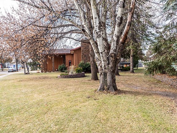 2nd image of 208 Plain Hills Dr