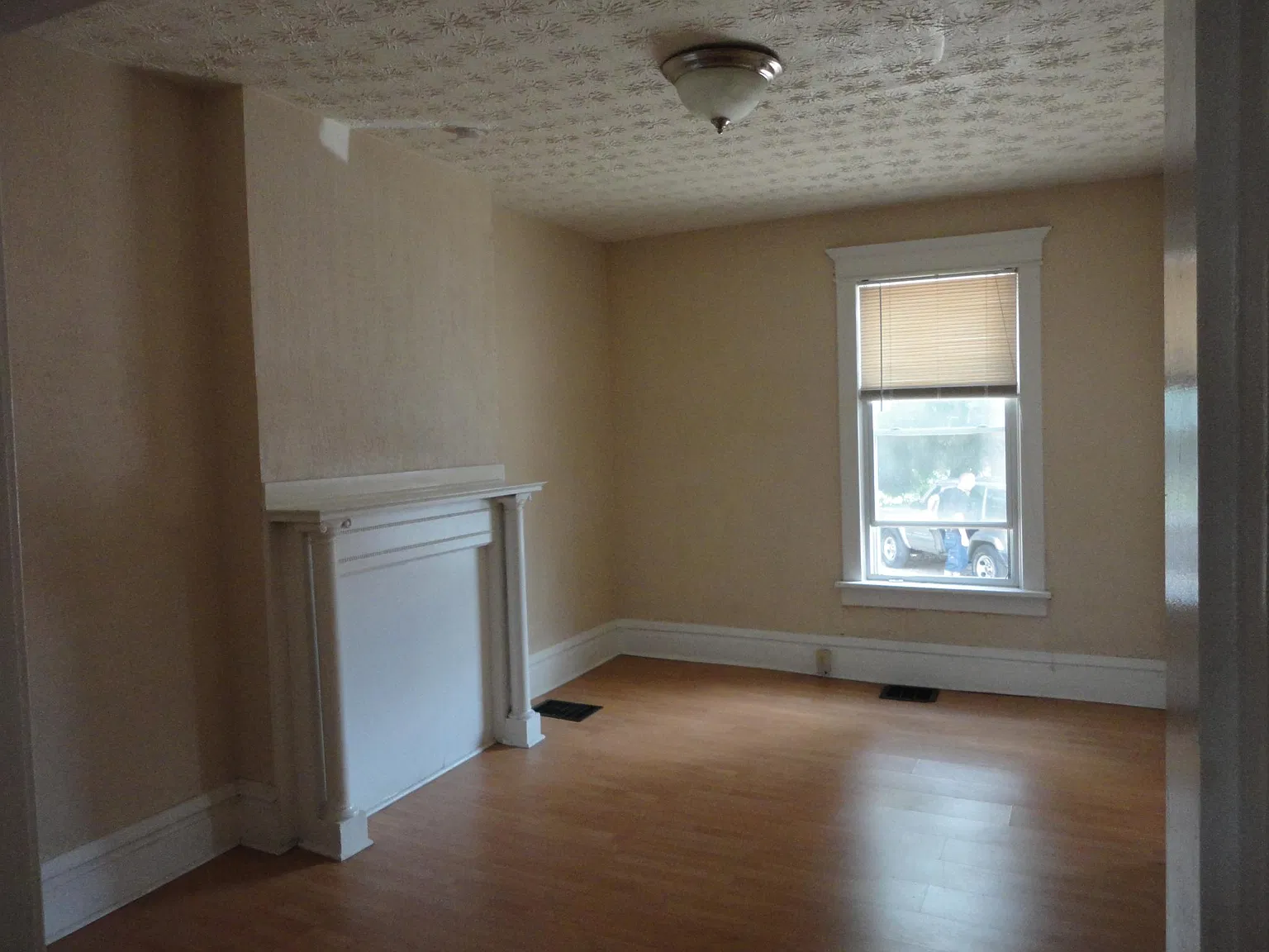 4 bed, 1.5 bath, 1200 sqft, $1,995 — Photo 4