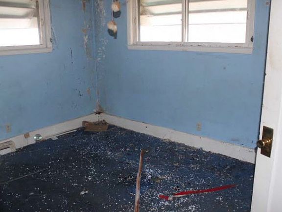 5th image of 61 E Auburndale Ave