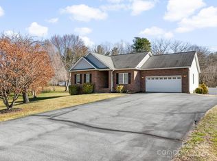 72 Classic Oaks Cir, Hendersonville, NC 28792
