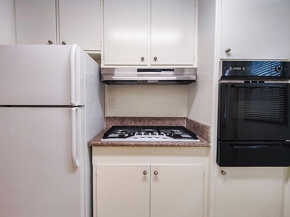 4th image of 949 N San Vicente Blvd APT 1
