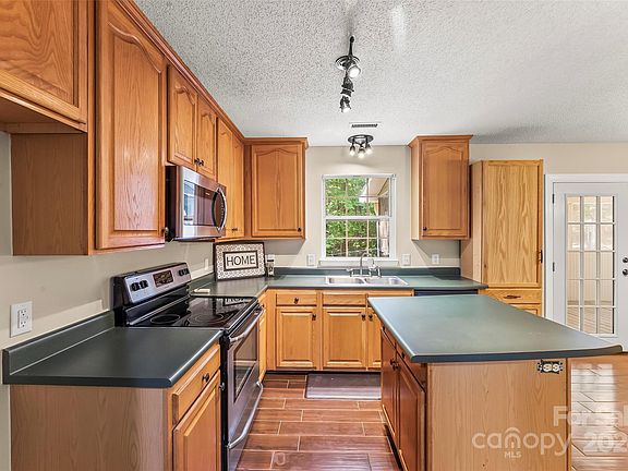 5th image of 7968 Oakmont Pl