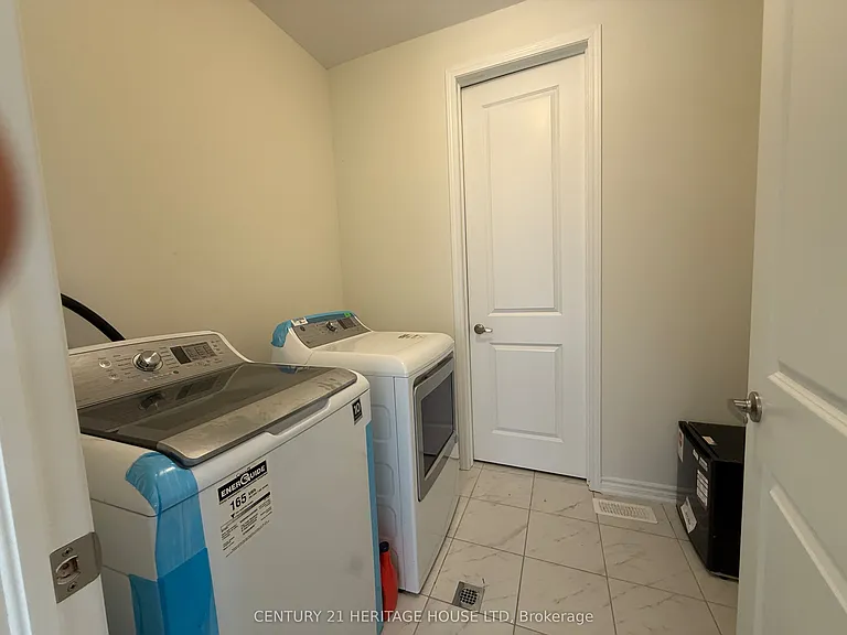 18 Dolucci Cres E — Photo 21