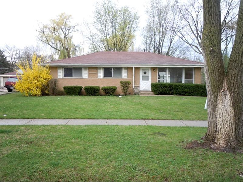 1st image of 884 Lily Ln
