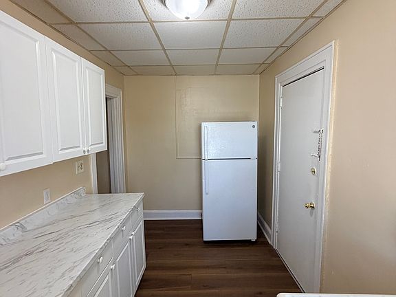 4th image of 206 Sherman Ave #B1