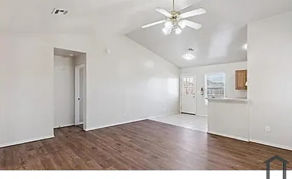 3 bed, $1,500 — Photo 2
