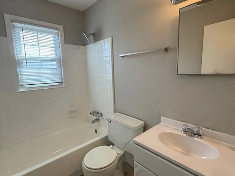 Thompson Place Apartments — Photo 34