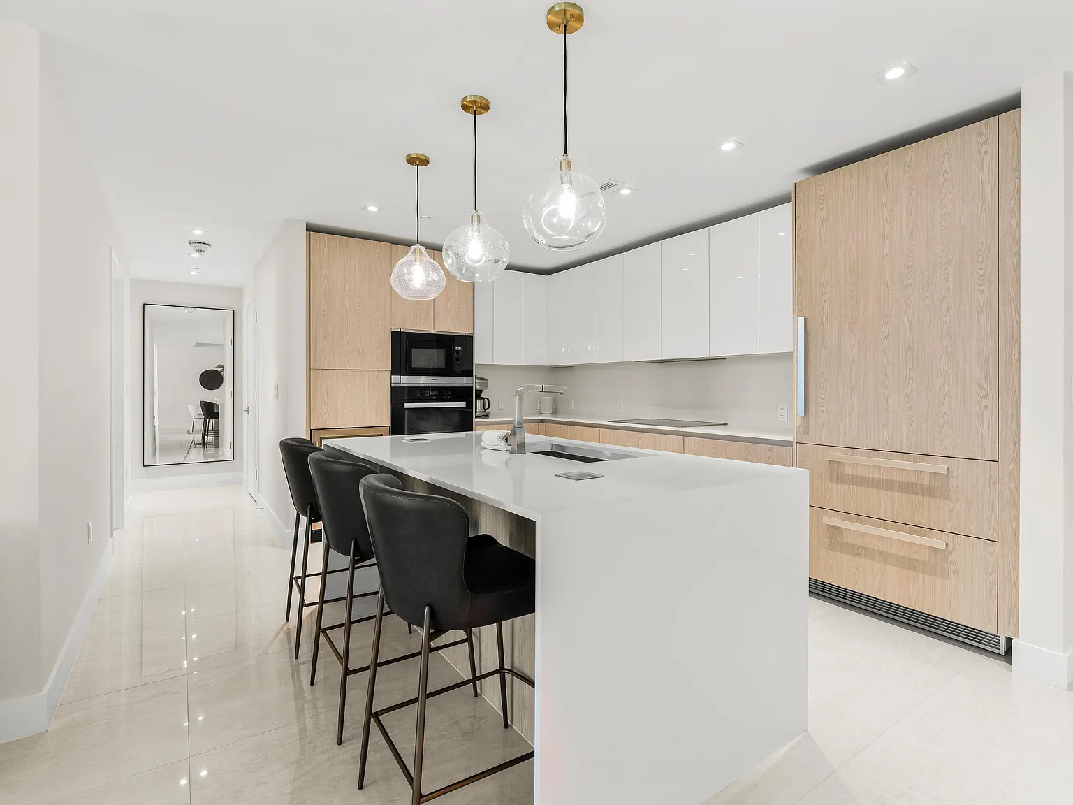 3 bed, 3.0 bath, 2098 sqft, $20,000 — Photo 4