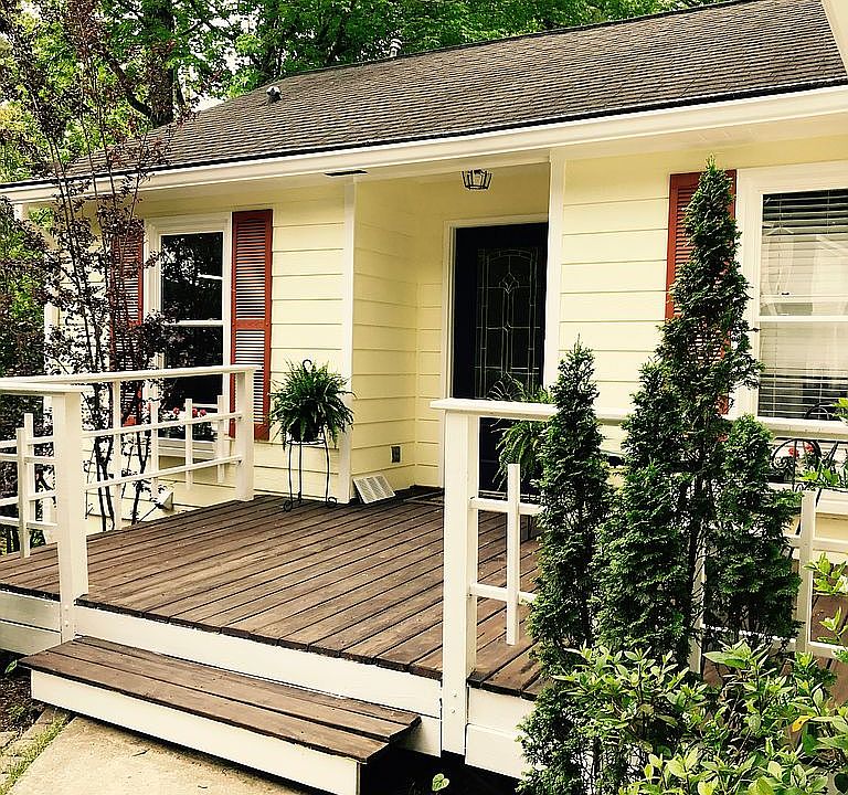 Cozy cottage entrance