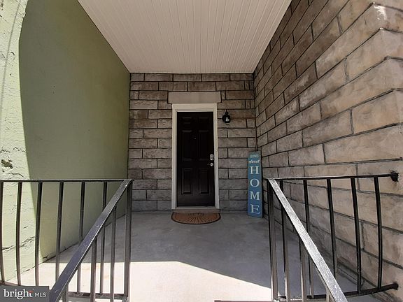 3rd image of 537 N Loudoun St APT 3