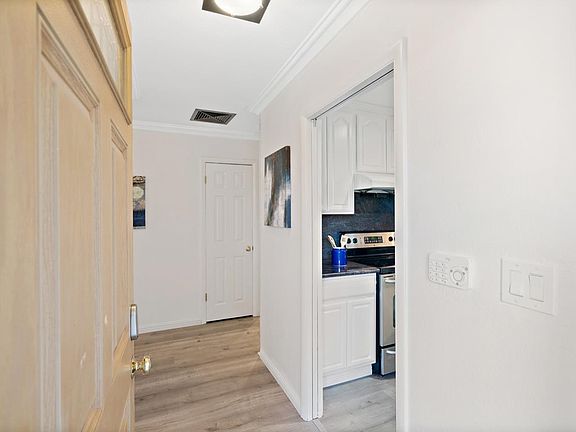 4th image of 18481 Vanderbilt Dr