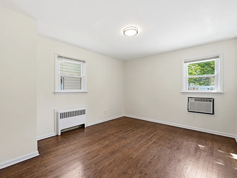 322 Broughton Ave #1 — Photo 16