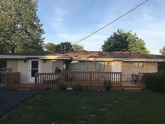 3rd image of 906 Maple Dr