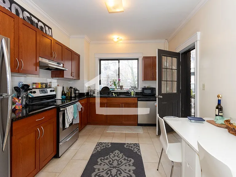 37 Glenville Ave #4 — Photo 6