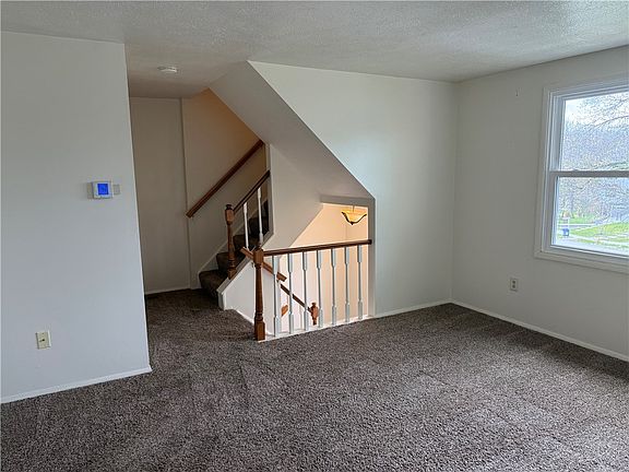 3rd image of 208 Quail Run Rd