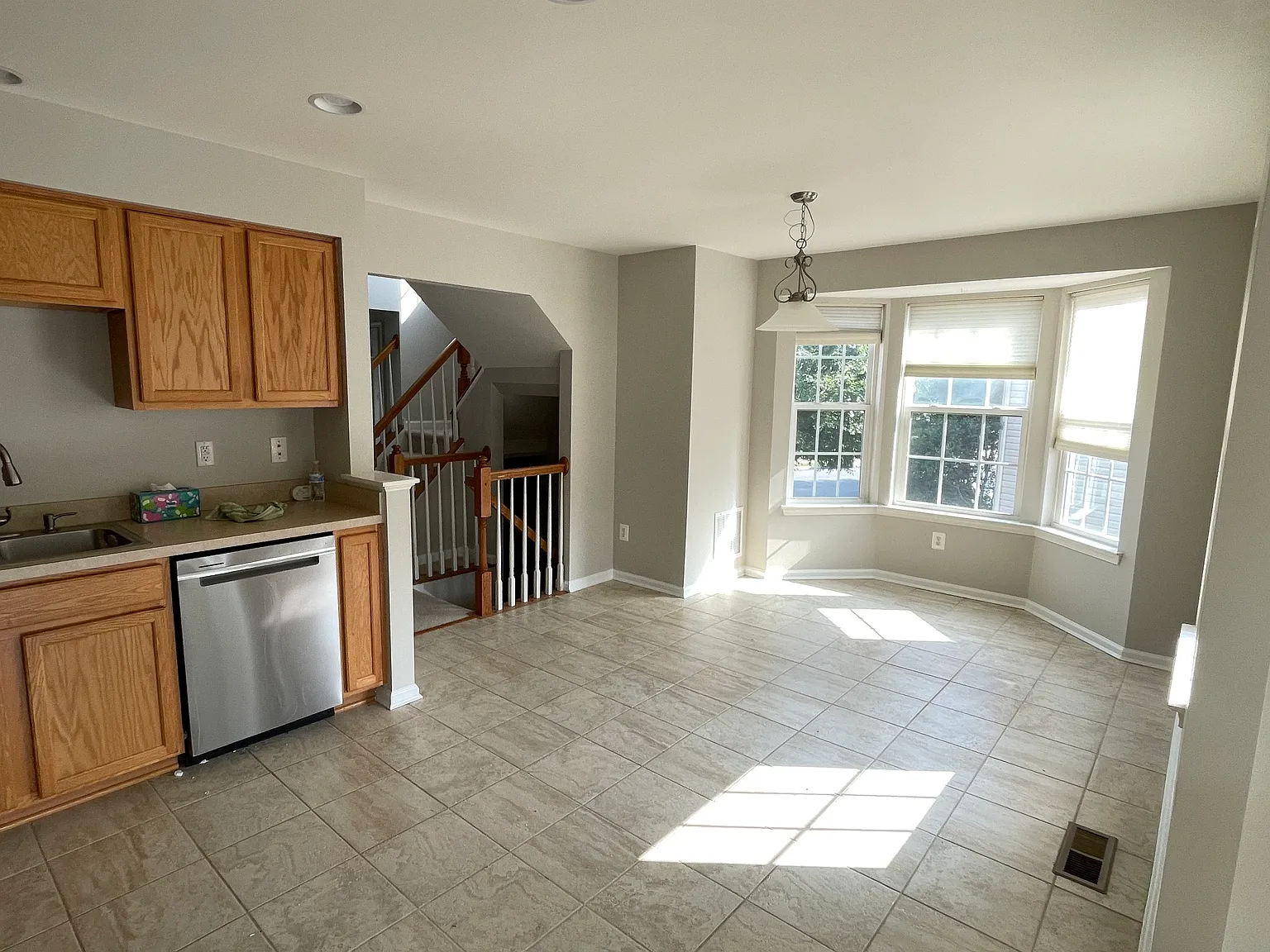 3 bed, 2.5 bath, 2030 sqft, $2,800 — Photo 3