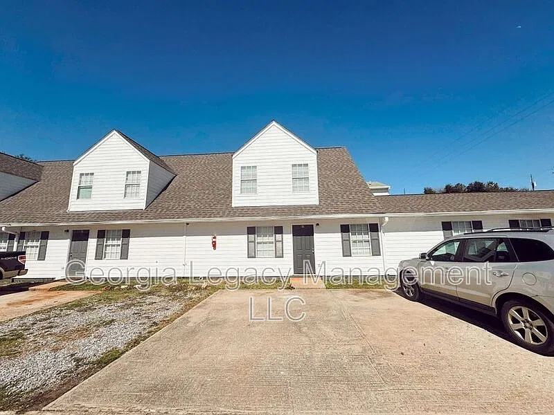 3 bed, 3.0 bath, 1675 sqft, $1,510 — Photo 3