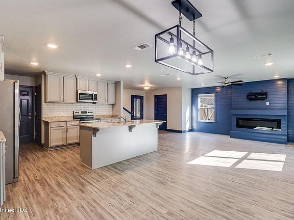 3rd image of 5261 Overland Dr