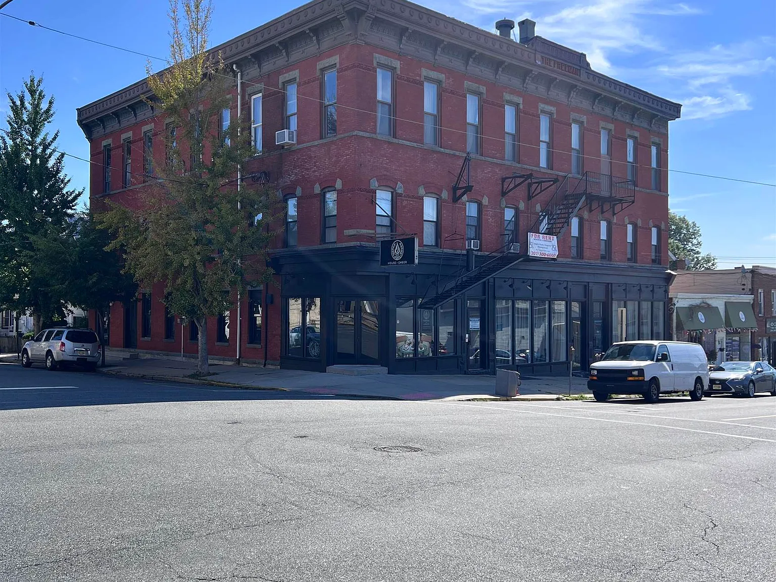 1 bed, 1.0 bath, $2,100 — Photo 1