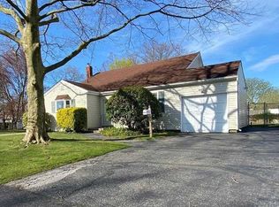 166 W 17th St, Deer Park, NY 11729