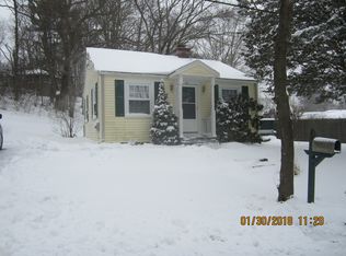 27 Rice St, Warwick, RI 02886