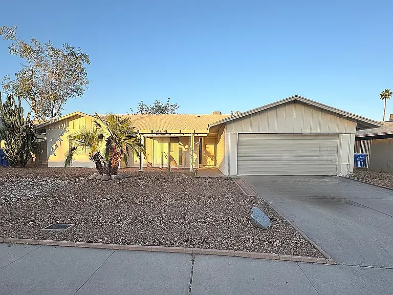 4 bed, 1992 sqft, $2,600 — Photo 1