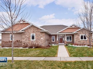 511 Jeanette St, Combined Locks, WI 54113