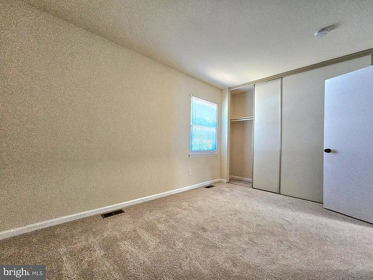 8561 Southlawn Ct — Photo 16