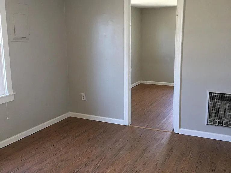 607 Broad St #2 — Photo 6