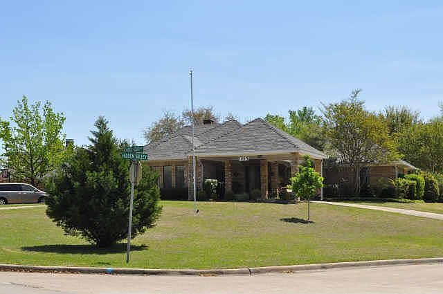 2nd image of 1015 Ridge Rd W