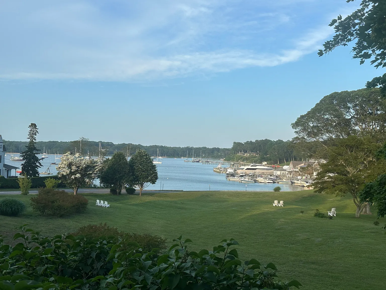 " Eden Roc" Water View Victorian in Park -Like-Setting — Photo 2