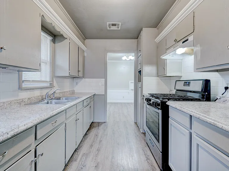 2845 Cambridge Ct — Photo 23