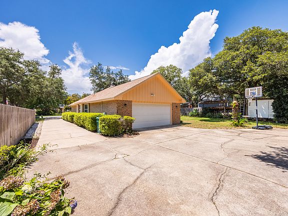 3rd image of 612 Nassau Dr
