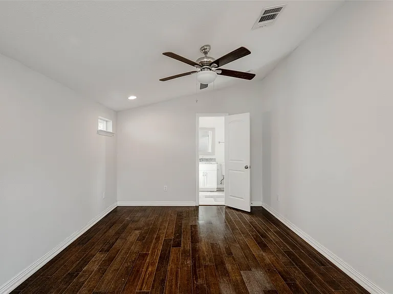 811 Gunter St #B — Photo 22
